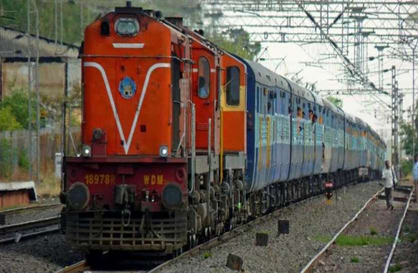 भारतीय रेलवे  ने तत्काल प्रभाव से सभी भर्ती पर रोक लगाने का फैसला किया है 